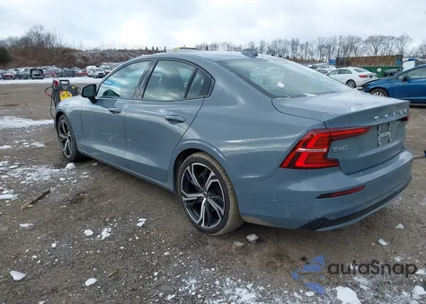 2024 Volvo S60 B5 Plus Dark Theme из США, поврежденный, VIN 7JRL12TL4RG308399